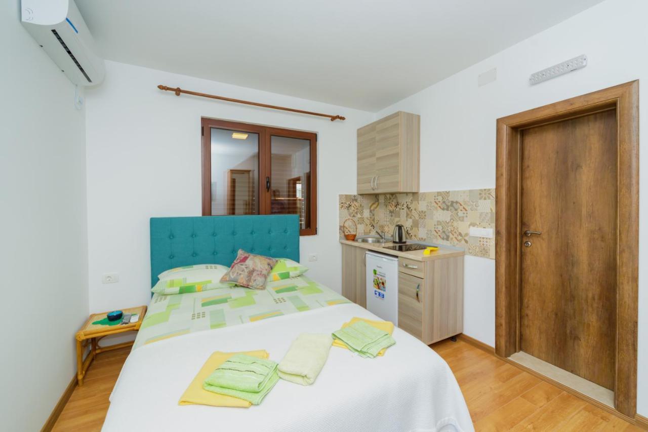 Vila Fortuna Sutomore Exterior photo