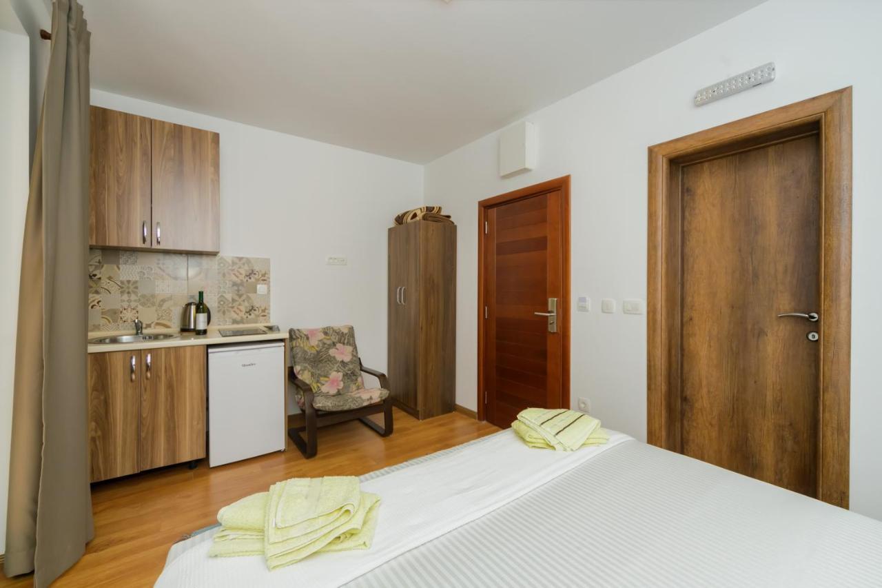 Vila Fortuna Sutomore Exterior photo